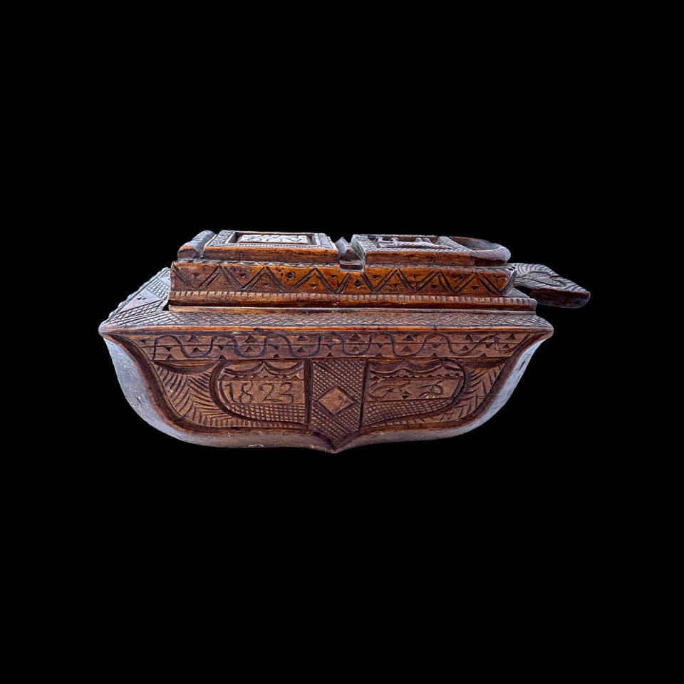 Boite en Bois Sculpté (Norvège) - Datée 1823