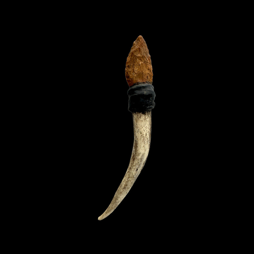 Couteau Inuit en Bois de Cervidé, Cuir et Silex (Alaska) - Première Moitié XXe siècle