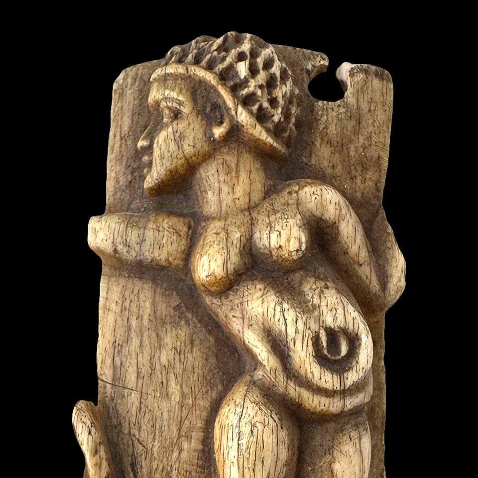 Femme Nue Sculptée sur Petit Os (Rome) - Environ 2000 ans d'âge