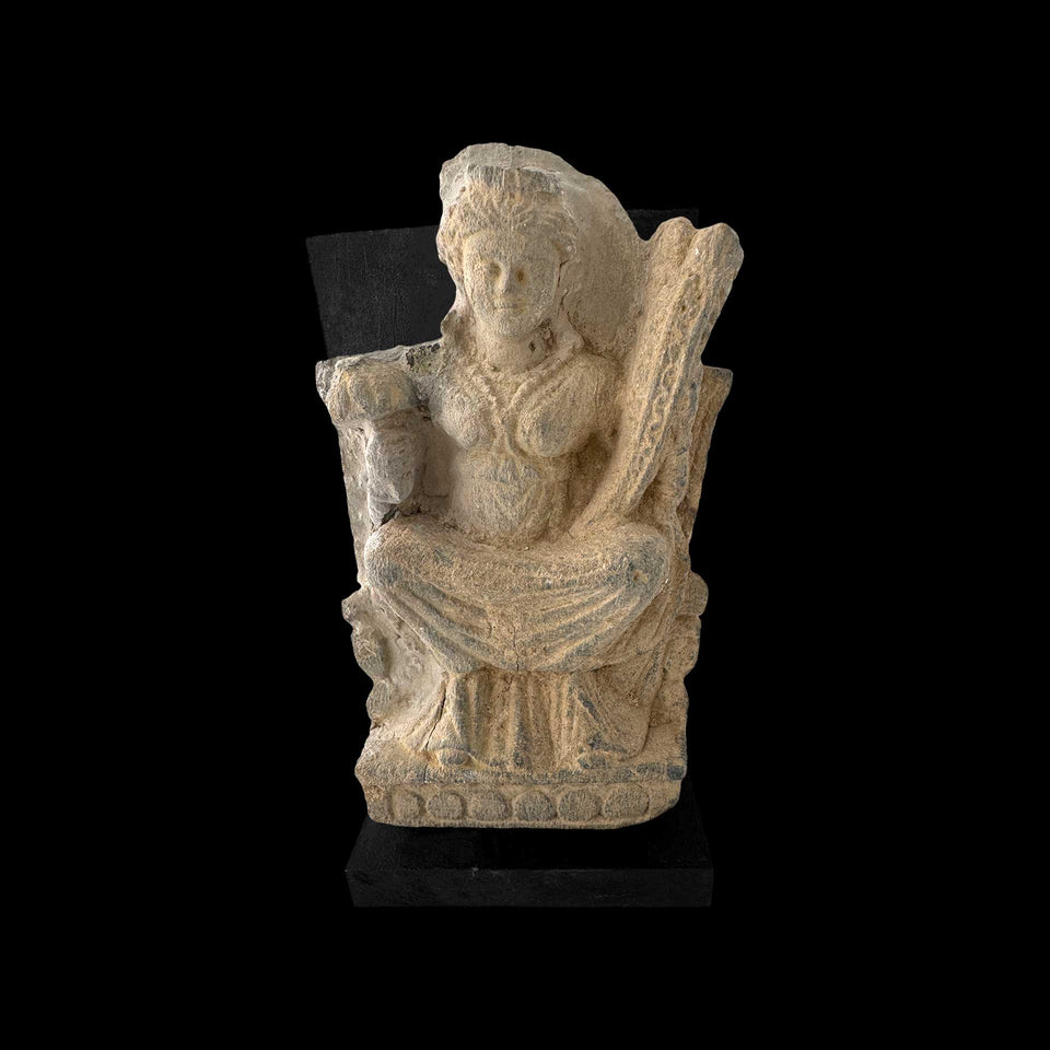 Sculpture de femme Gandhara en Schiste Gris (Gréco-Bouddhique) - Ier à Ve siècle