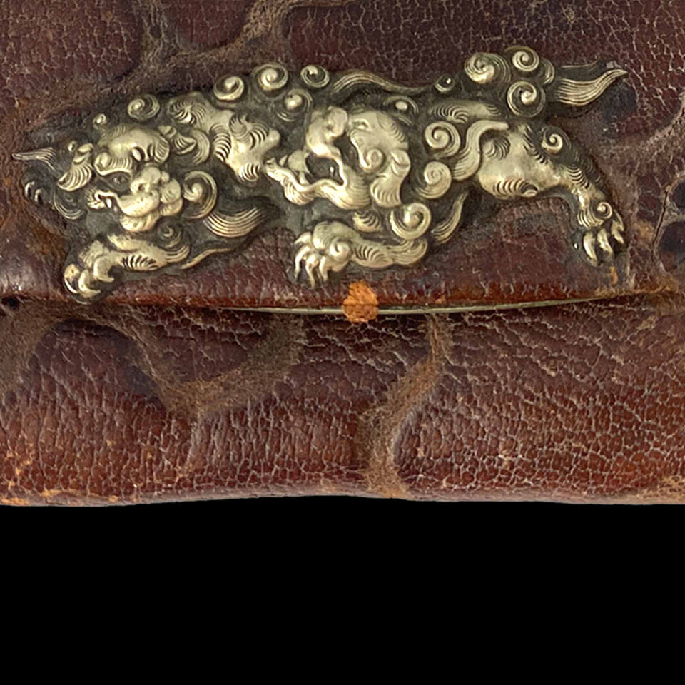 Tabatière en Cuir, Tissu et Métal et son Netsuké en Os (Japon) - XIXe siècle