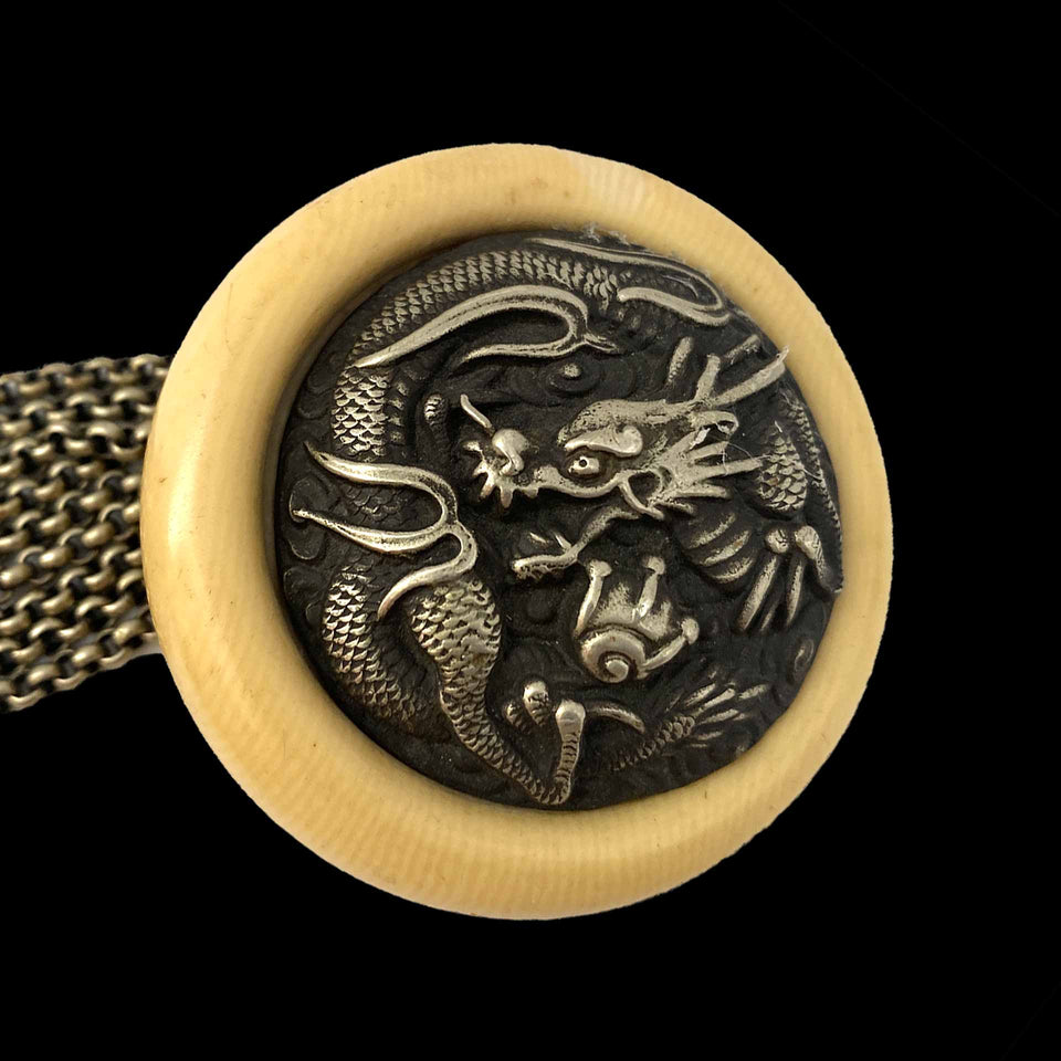 Tabatière en Cuir, Tissu et Métal et son Netsuké en Os (Japon) - XIXe siècle