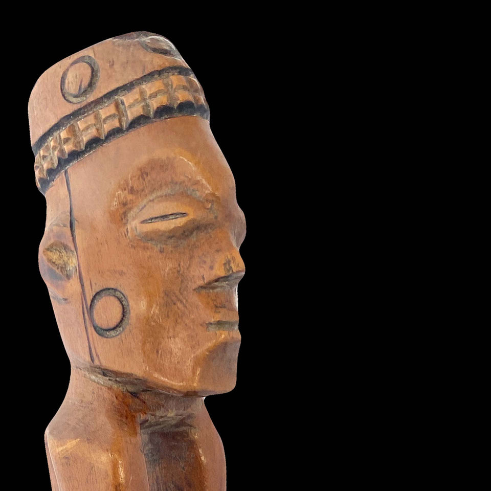 Joueur de Tambour Pendé en Bois (République Démocratique du Congo) - Début du XXe siècle