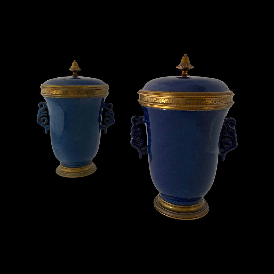 Paire de Vases en Porcelaine Bleue (Chine) - Première Moitié du XVIIIe siècle