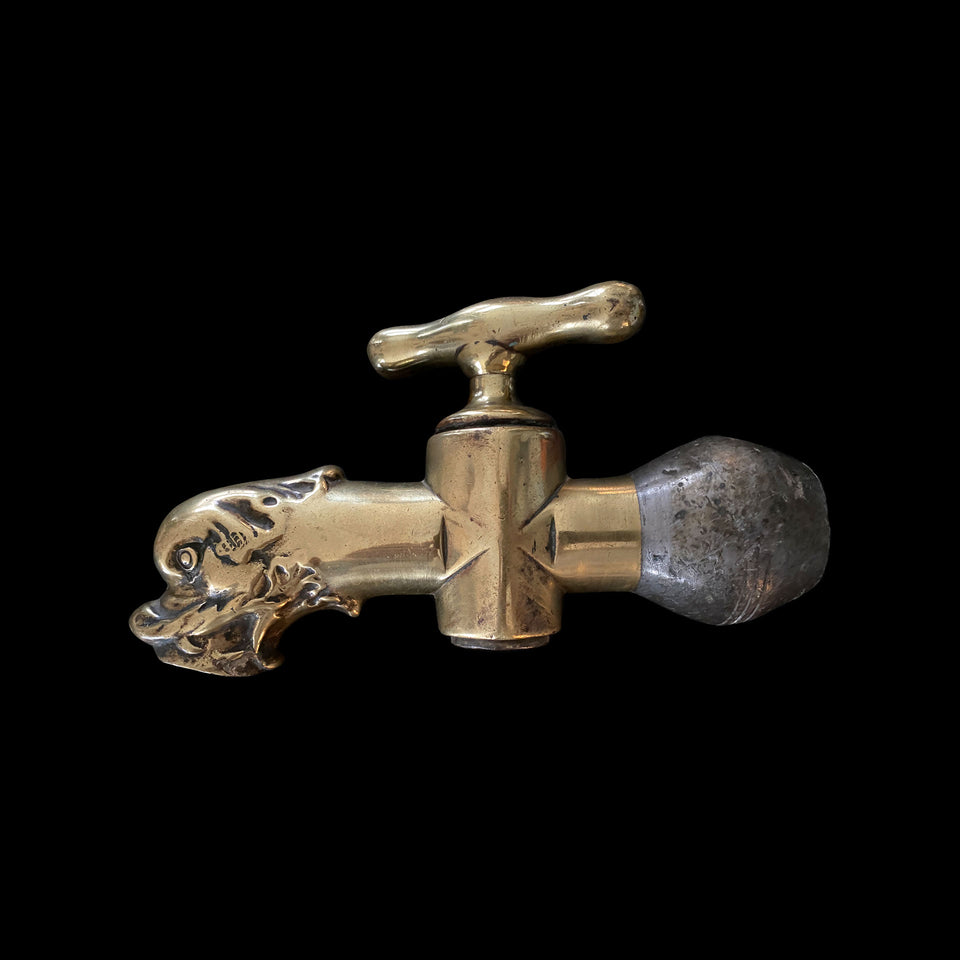 Robinet "Tête de Dauphin" en Bronze (Europe) - XVIIe siècle
