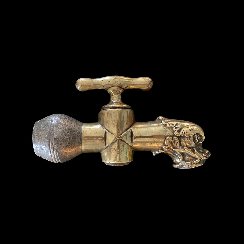 Robinet "Tête de Dauphin" en Bronze (Europe) - XVIIe siècle