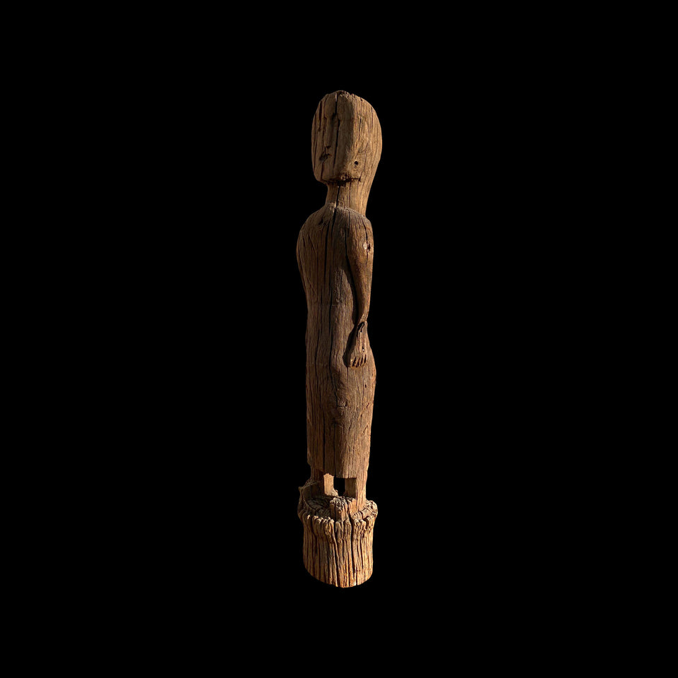 Statue Funéraire Jaraï de Grande Femme en Bois Sculpté (Vietnam) - Milieu du XXe siècle