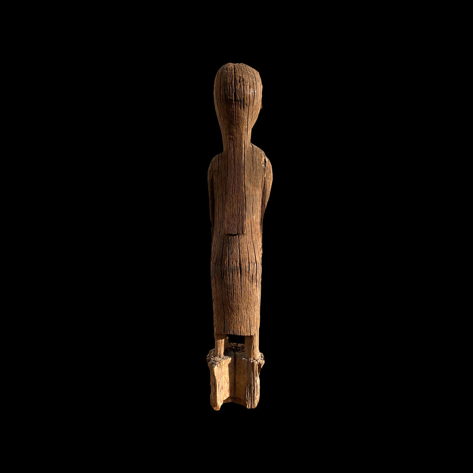 Statue Funéraire Jaraï de Grande Femme en Bois Sculpté (Vietnam) - Milieu du XXe siècle