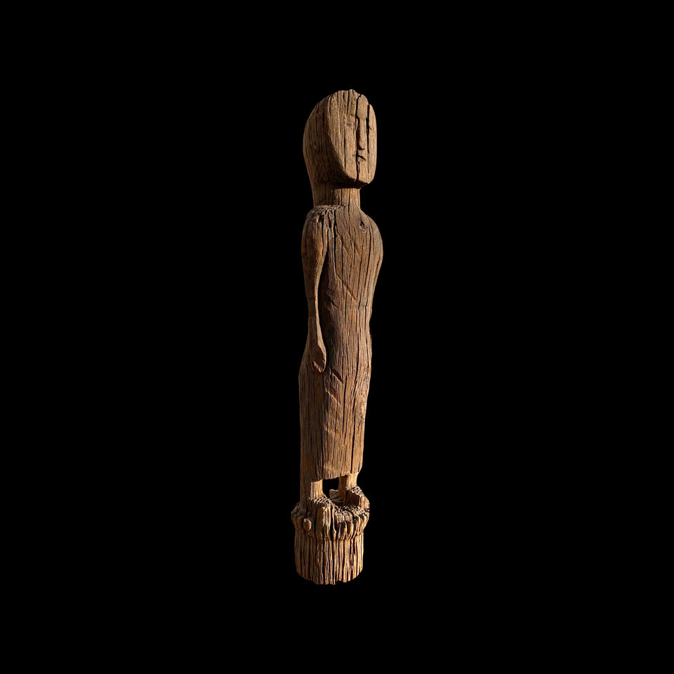 Statue Funéraire Jaraï de Grande Femme en Bois Sculpté (Vietnam) - Milieu du XXe siècle