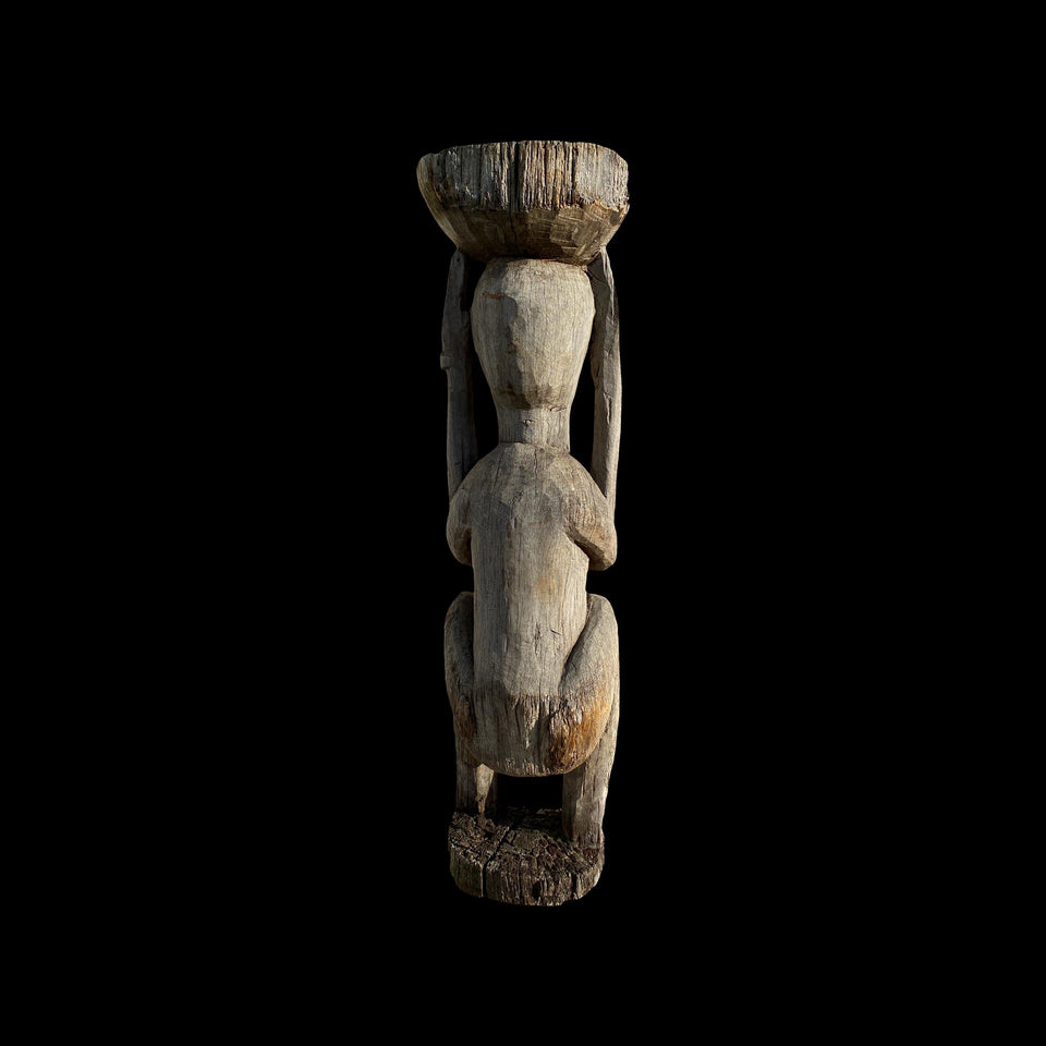 Statue Funéraire Jaraï d’Homme à Coupe en Bois Sculpté (Vietnam) - Milieu du XXe siècle