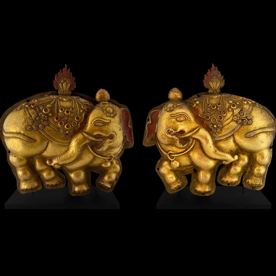 Paire d’Éléphants en Cuivre Martelé et Repoussé (Tibet) - XIXe siècle