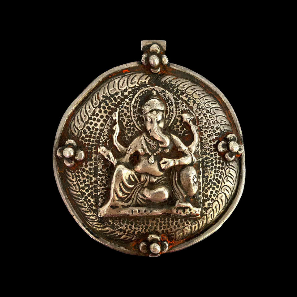 Pendentif Pectoral en Argent Motif "Ganesh" (Rajasthan) - XIXe Siècle