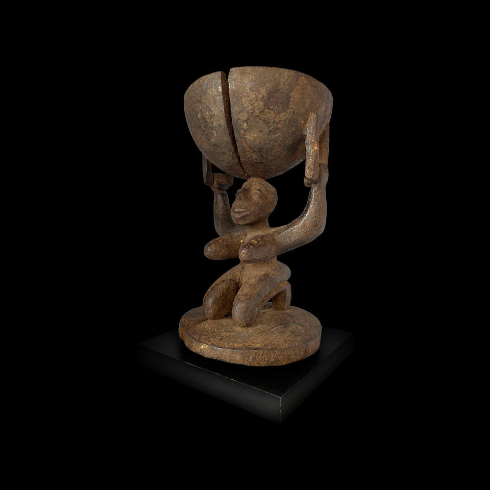 Porteuse de Coupe Yoruba en Bois Sculpté (Nigéria) - XXe siècle