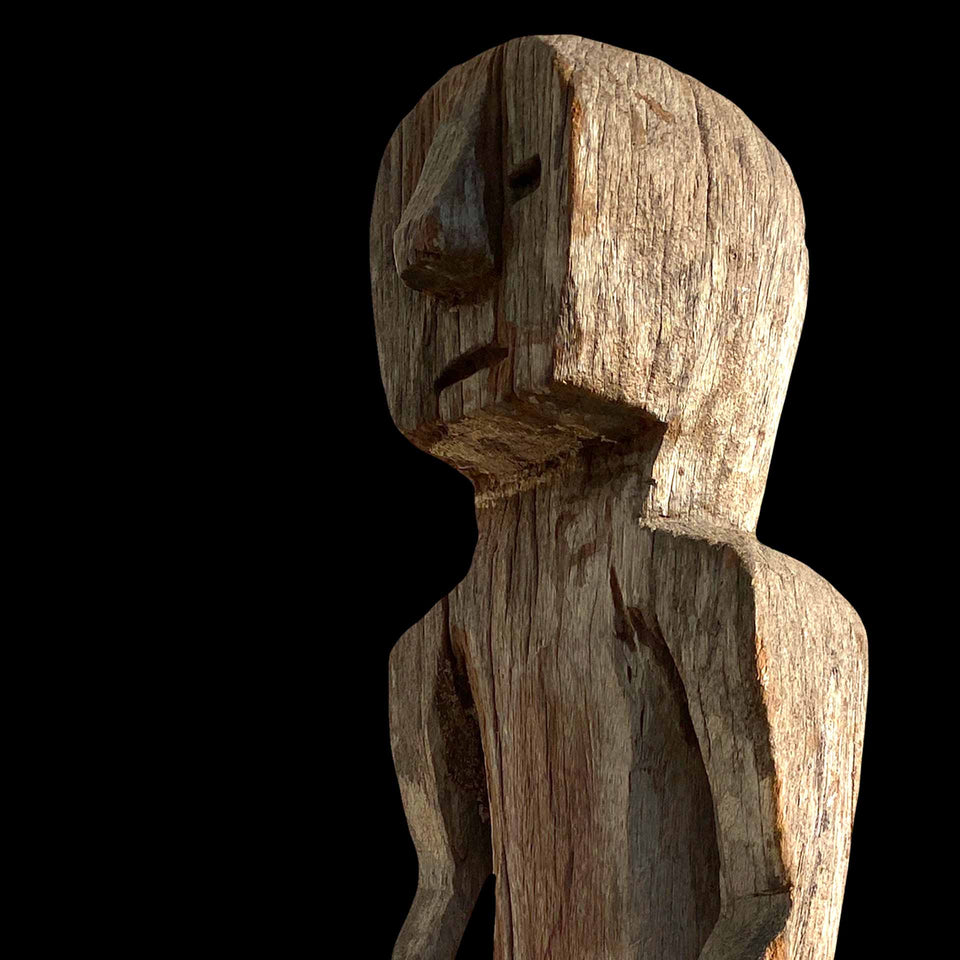 Statue Funéraire Jaraï de Petite Femme en Bois Sculpté (Vietnam) - Milieu du XXe siècle