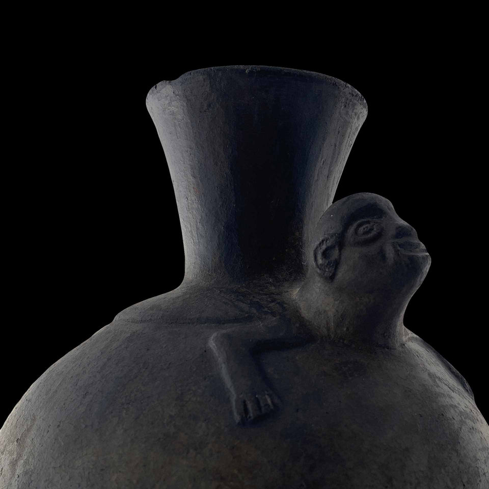 Vase Chimu en Céramique Noire (Pérou) - Xe/XIIe siècle