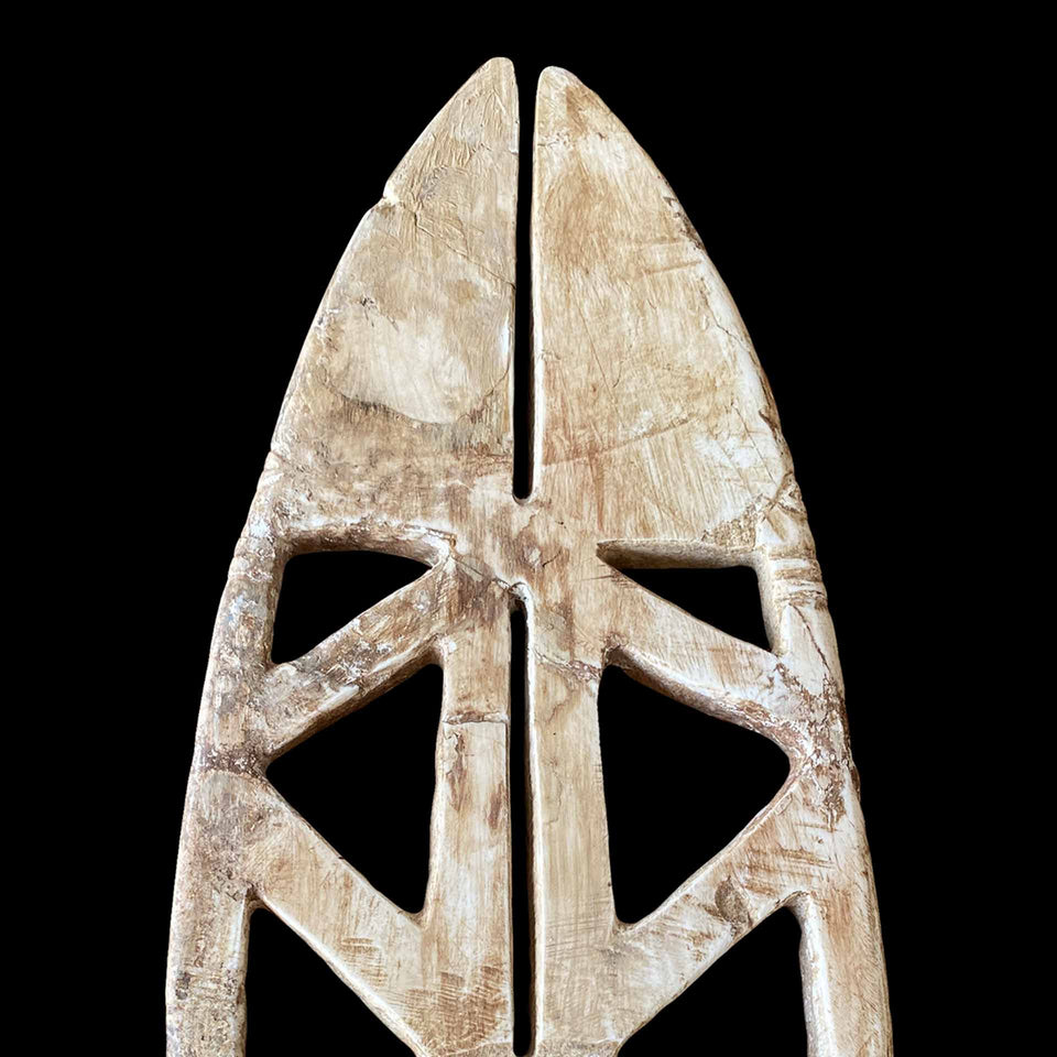 Zaru Monnaie Rituelle en Coquillage Fossilisé Sculpté (Îles Salomon) - Milieu du XXe siècle