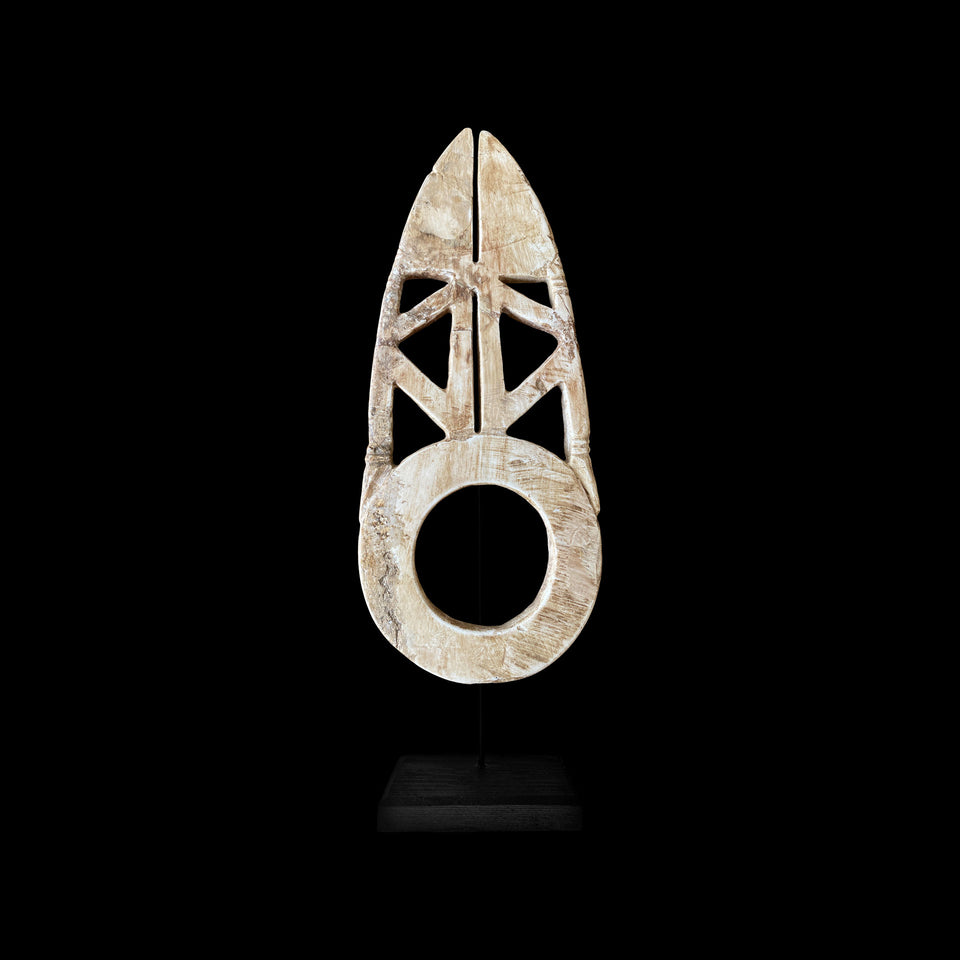 Zaru Monnaie Rituelle en Coquillage Fossilisé Sculpté (Îles Salomon) - Milieu du XXe siècle